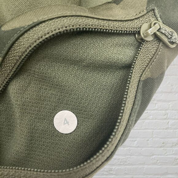 ๐ Lululemon Run Inspire Crop II Size 4 Green Camo Luxtreme Leggings ๐โโ๏ธ - Picture 15 of 16